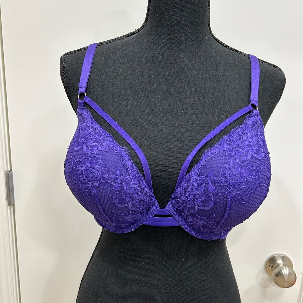 Victoria's Secret Purple Lace Push-up Bra with Underwire and Adjustable Straps